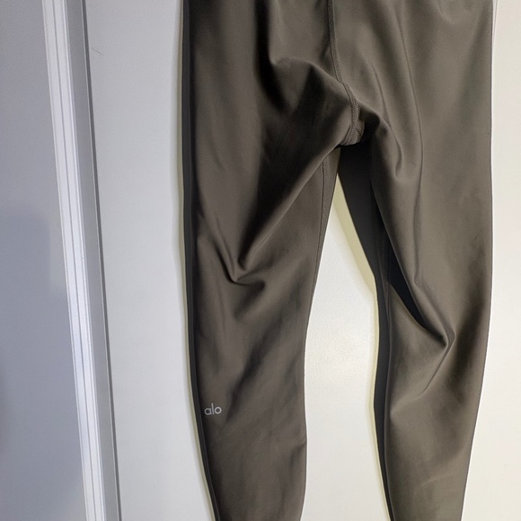 Alo Airlift High Waist Yoga Leggings - Picture 2 of 4